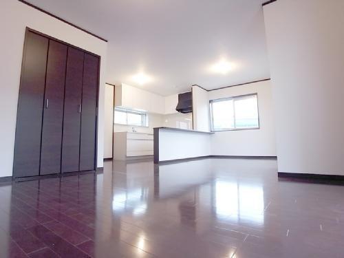 Same specifications photos (living). A bright room living