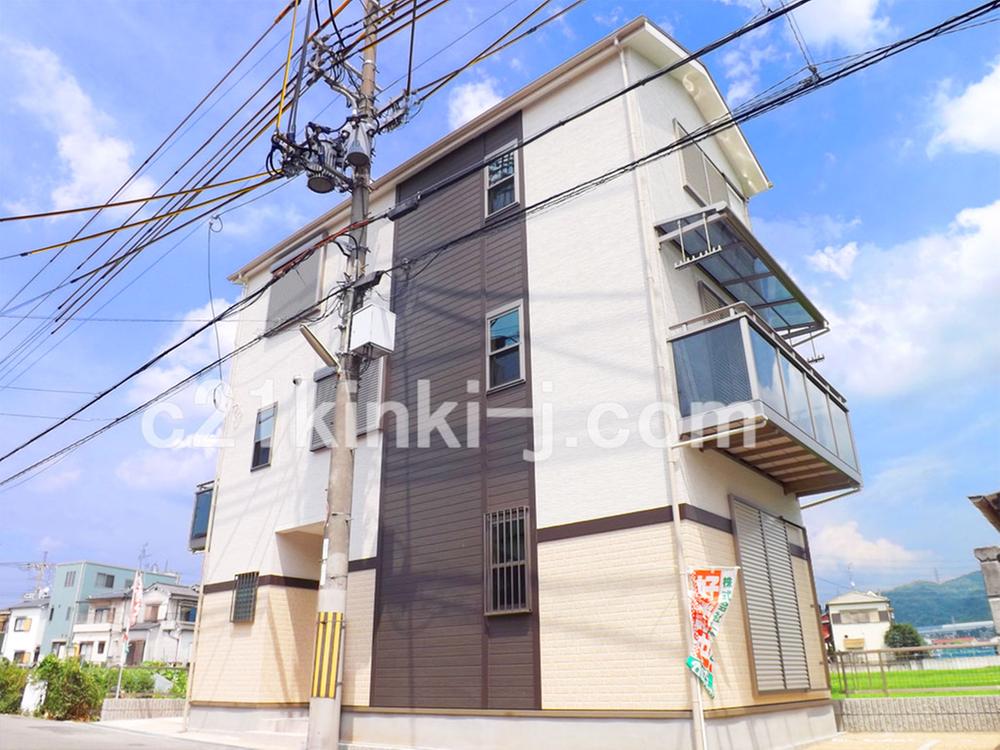 Local appearance photo. Local photos (appearance) limit 1 House sunny! Parking 2 cars!