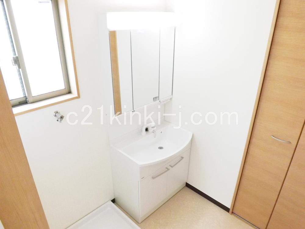 Other Equipment. With hand shower! Cleansing also shampoo happy!