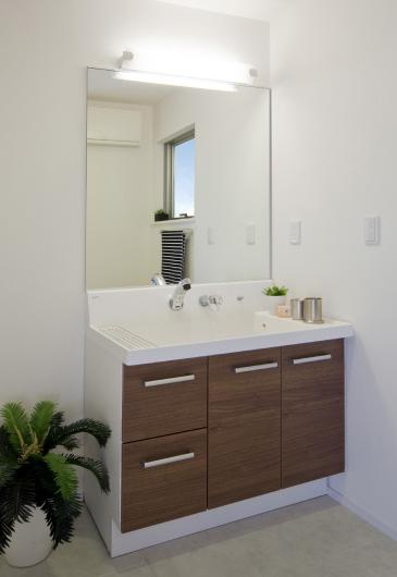 Other Equipment. Functional wash bowl, Such as the water discharge shower to prevent water wings,