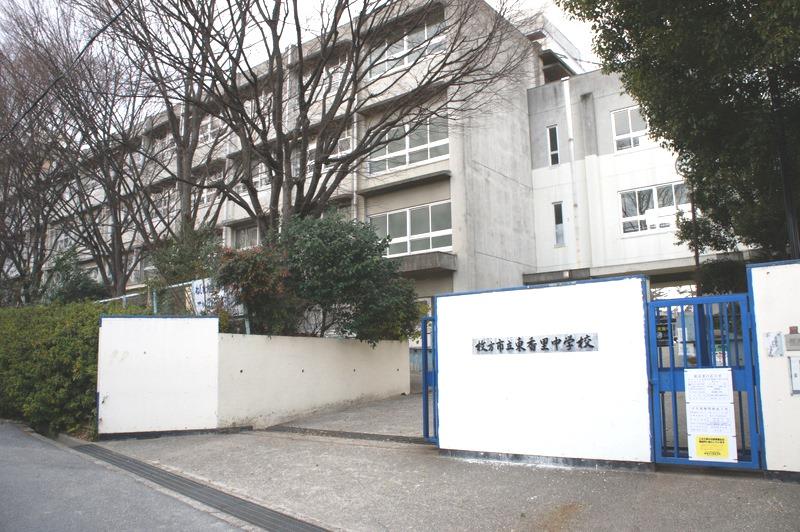 Junior high school. Hirakata Municipal Higashikori until junior high school 1689m