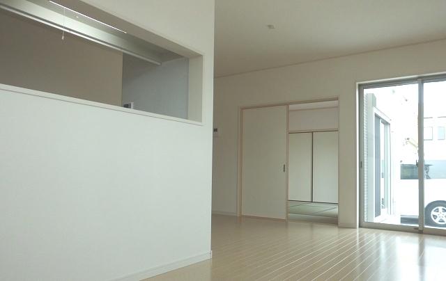 Living. 14 Pledge spacious living room