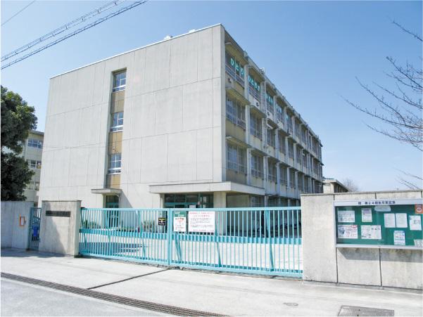 Junior high school. 1001m to cedar junior high school