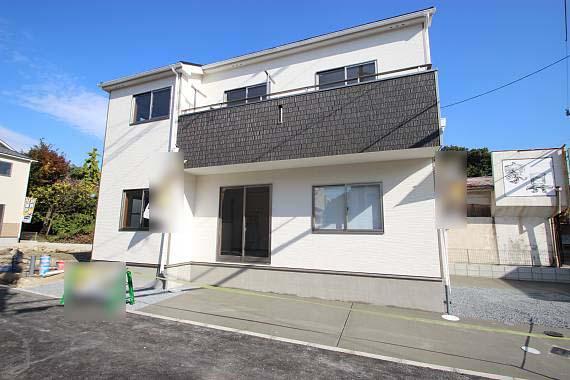 Local photos, including front road. Front road is about 6m! Car of the disagreement is also a breeze!