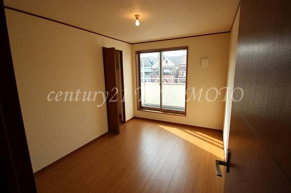 Non-living room. Adopt all room pair glass!