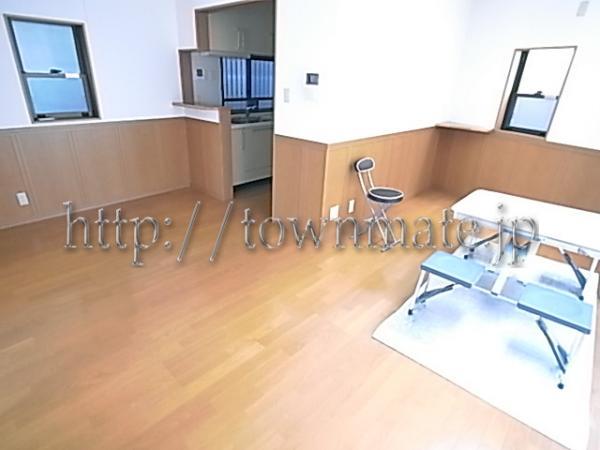 Living. Bright and spacious living room