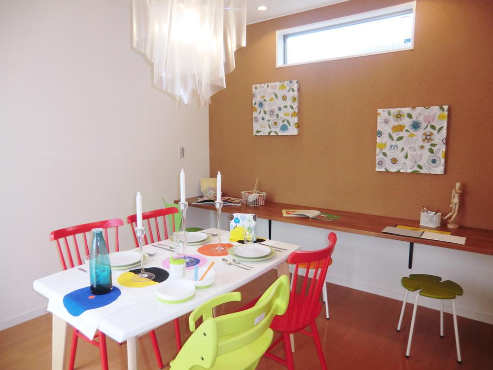 Other introspection. Counter with dining, Or examine the recipes of dishes, Such as study space for children, It can be used for multi-purpose