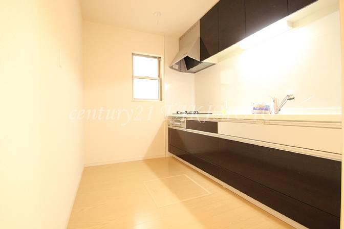 Kitchen. Kitchen space can cupboard, etc. installed in the back.