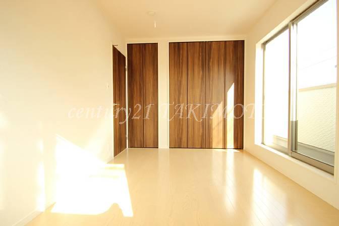 Same specifications photos (Other introspection). Arrange as soon as any furniture with simple design