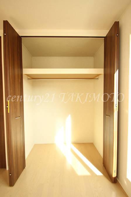 Receipt. With hanger pipe storage