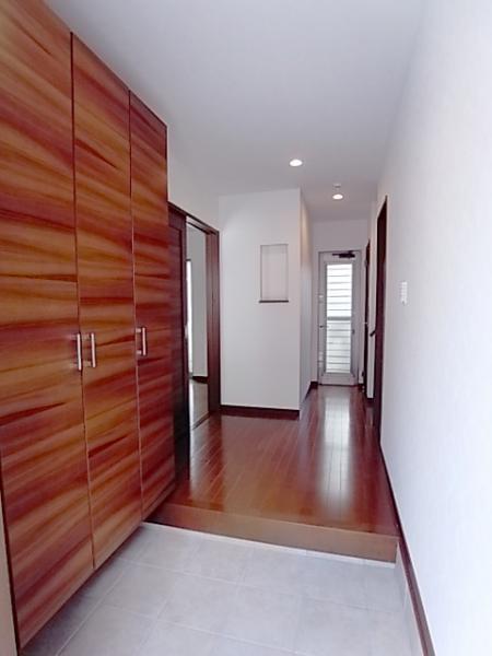 Same specifications photos (Other introspection). Same specifications entrance