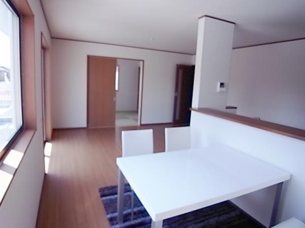 Same specifications photos (living). Facing south! Good per positive living 15 quires more