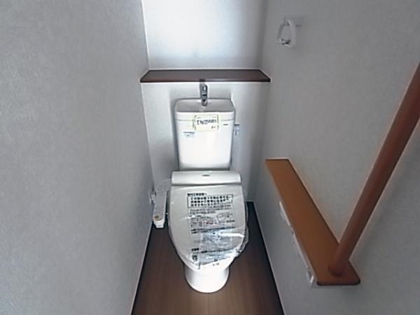 Toilet. Easy Care Shower with toilet (same specifications toilet)