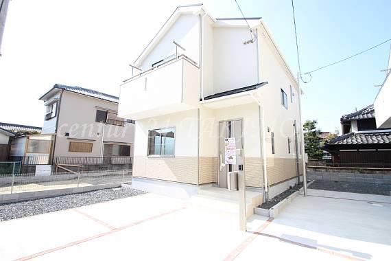 Same specifications photos (appearance). Two can park your car! Is also safe when visitor!