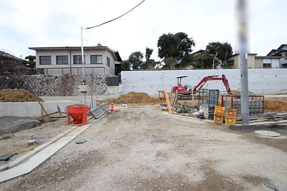 Local photos, including front road. Local Photos!