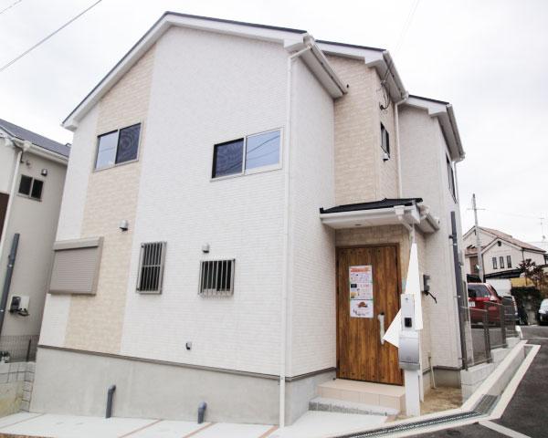 Local appearance photo. 5 Building. Timeless simple, It is the appearance that fit around!