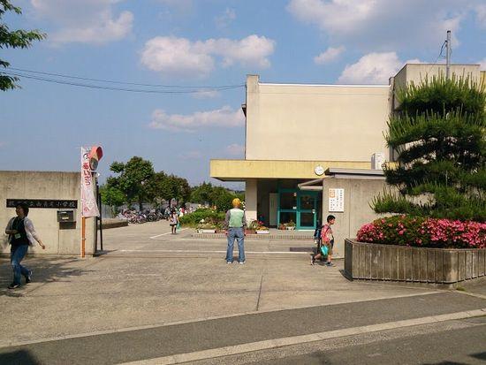 Primary school. 501m to Hirakata Tatsunishi Nagao Elementary School