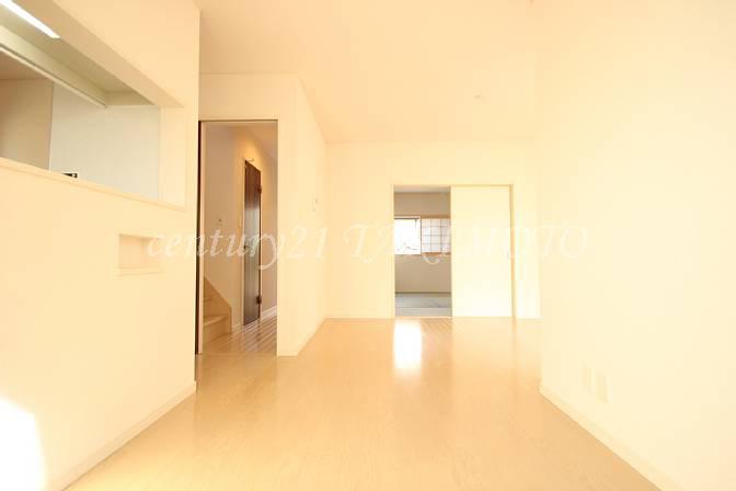 Living. It is a popular floor plan face-to-face kitchen type.