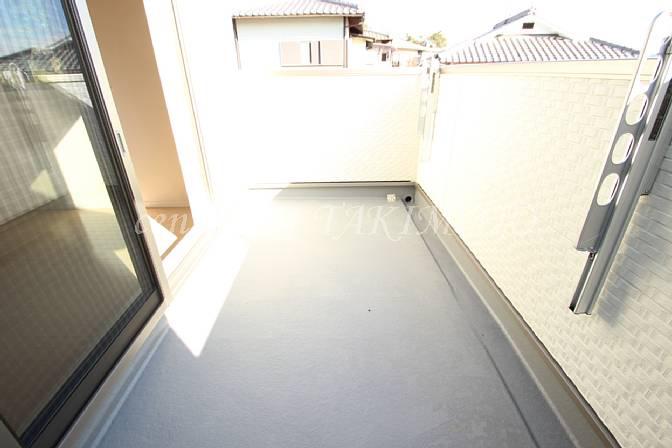 Balcony. Easy even your laundry because wide balcony