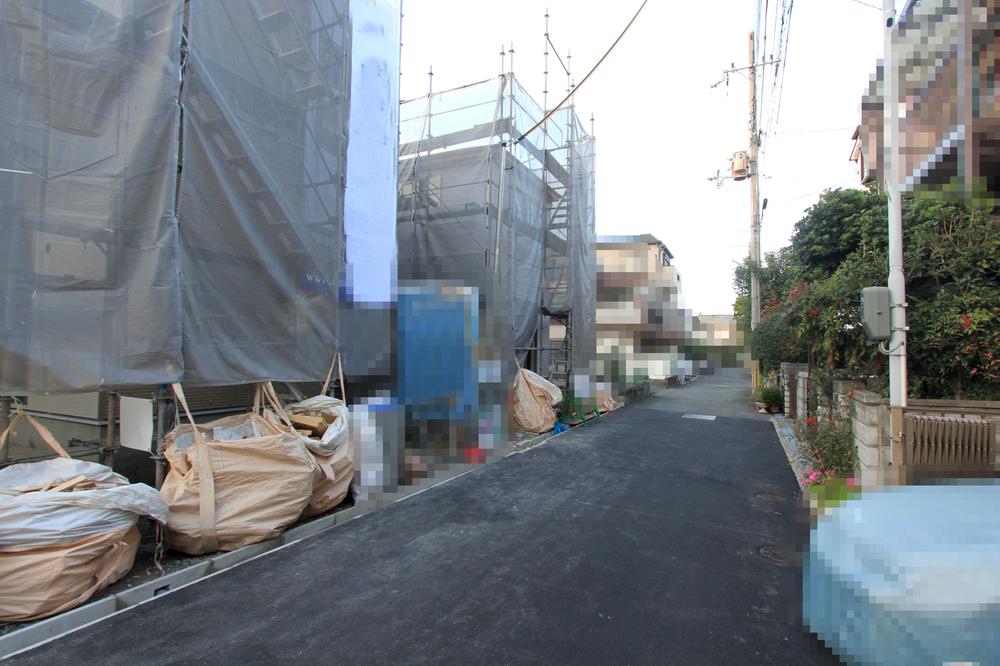 Local photos, including front road. ◆ Cityscape