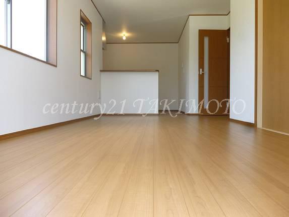 Same specifications photos (living). The arrangement of the furniture easy to LDK