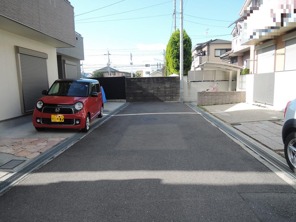 Local photos, including front road. Local (11 May 2013) Shooting