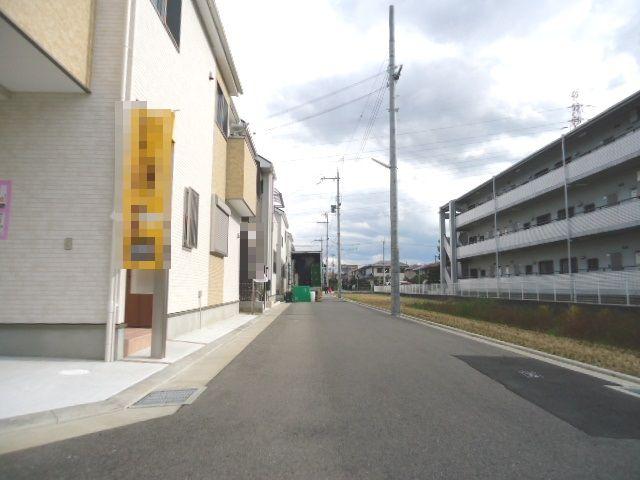 Local photos, including front road. Small front road of traffic