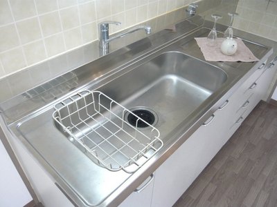 Kitchen. Gas stove can be installed kitchen