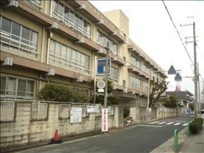 Primary school. Tamashima up to elementary school (elementary school) 310m