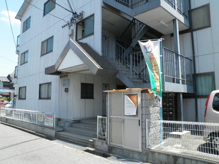 Entrance. appearance