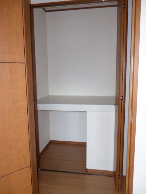 Receipt. Storage of 2F corridor