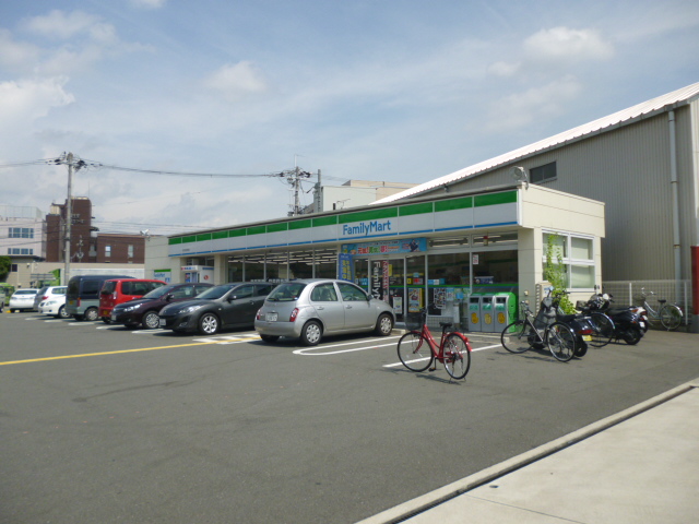 Convenience store. 700m to FamilyMart Ibaraki Ayukawa store (convenience store)