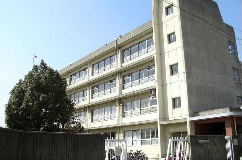 Junior high school. Ibaraki 1369m to stand Hirata Junior High School