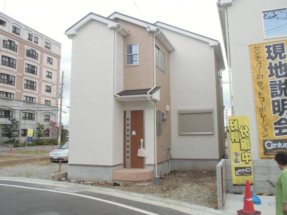 Local appearance photo. Local (10 May 2013) Shooting