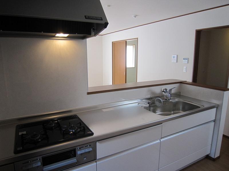 Same specifications photo (kitchen). It is the same specification properties per under construction.