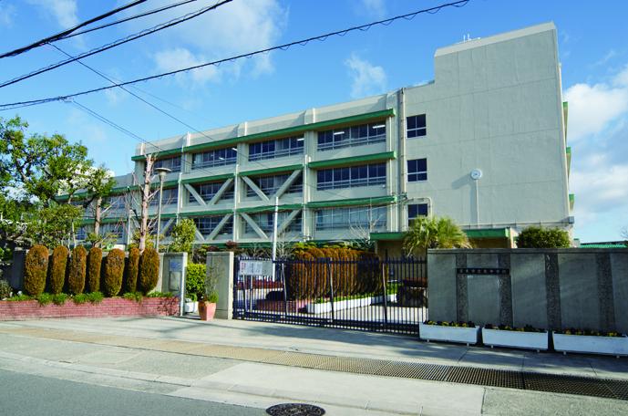 Junior high school. Ibaraki Tatsukita 1100m walk 14 minutes to the 1100m City north junior high school until junior high school. It is also focusing on academic improvement
