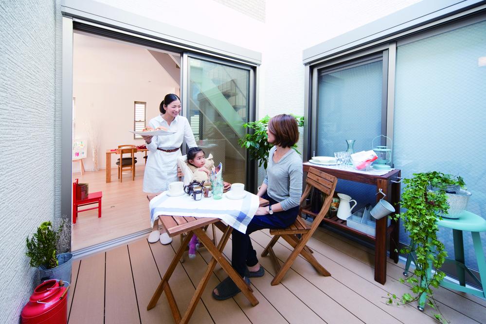 Local appearance photo. How to use the patio freely. It produces as a wife can enjoy slowly tea and sweets with your friends, "My cafe terrace". Is a proposal that will let spend the day-to-day to a little luxury.