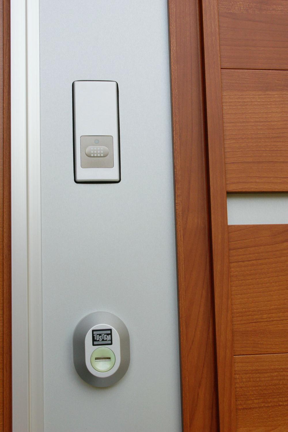 Entrance. All houses The entrance, Card key, Tag key is also used in combination