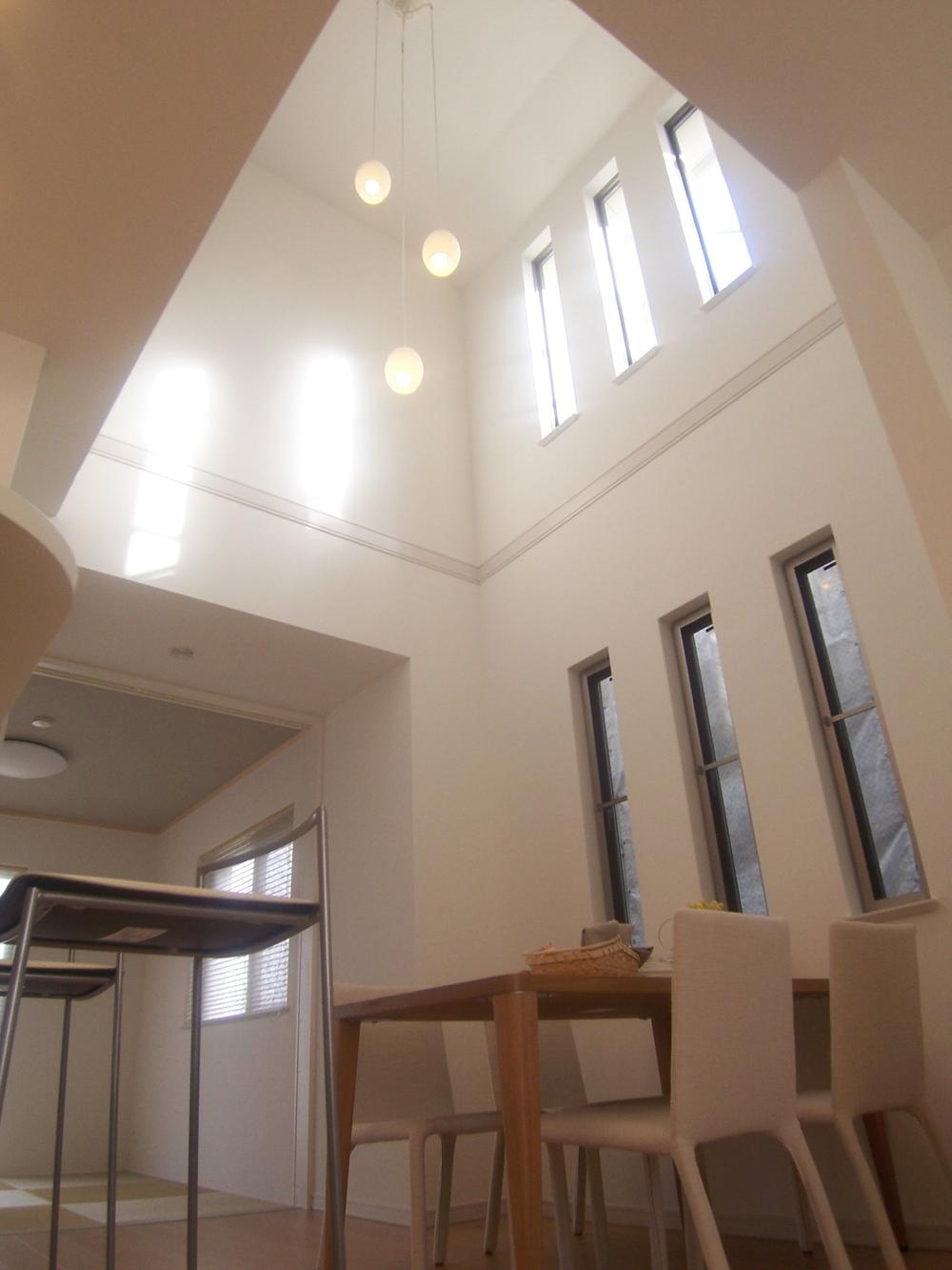 Living. The atrium space which arranged the window that has taken the natural light, Ensure a breadth that is felt plenty of room in the interior space. It also promotes "connected with that feeling" between the families.