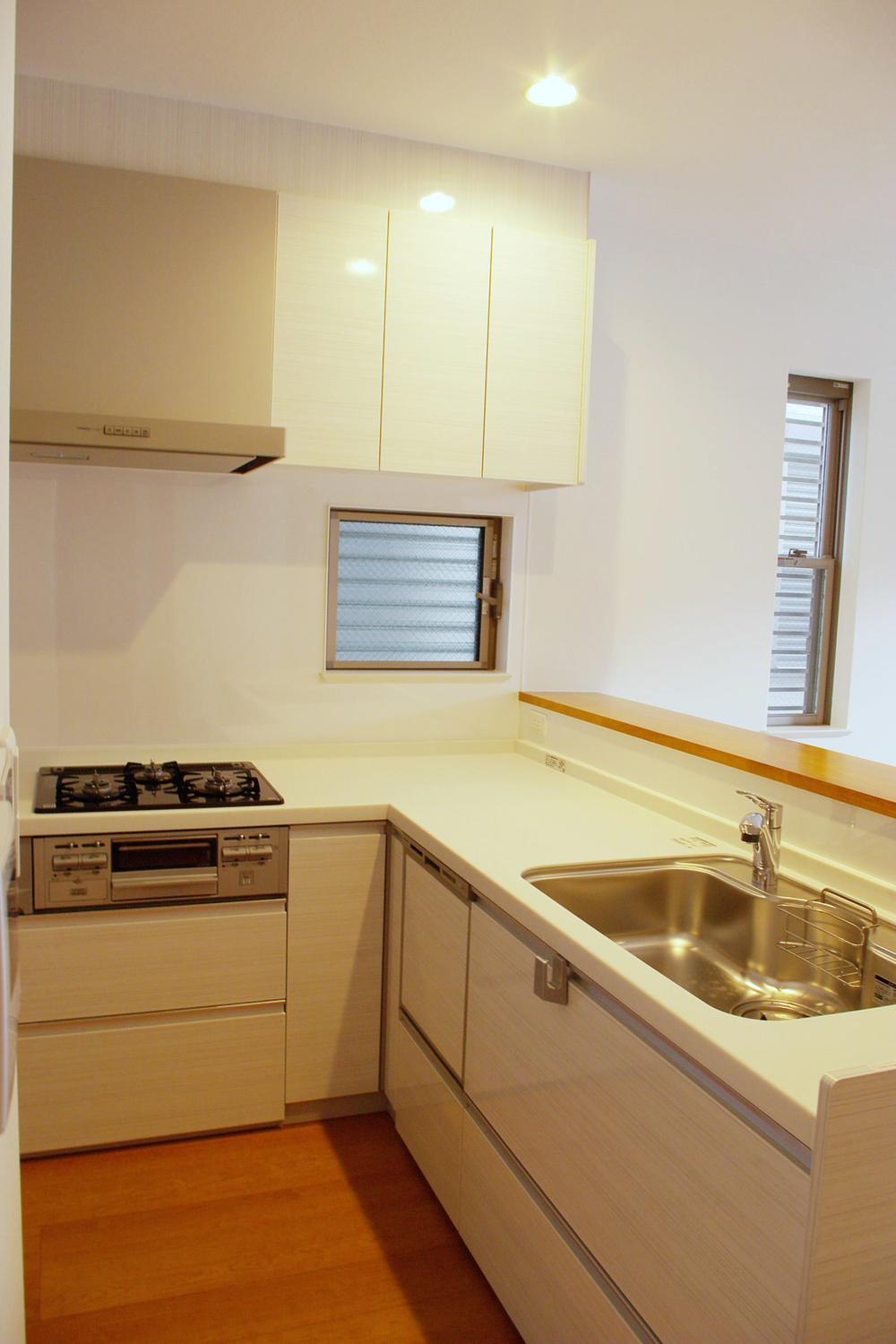 Local appearance photo. Local (11 May 2013) No. 36 Functional L-shaped face-to-face System kitchen