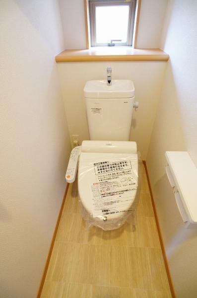 Toilet. Toilet (1F ・ There to 2F. It is safe to busy time of the morning. )