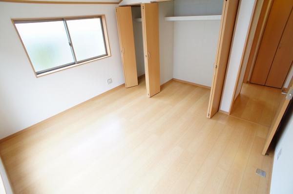 Non-living room. All rooms are two-sided lighting + is with storage.