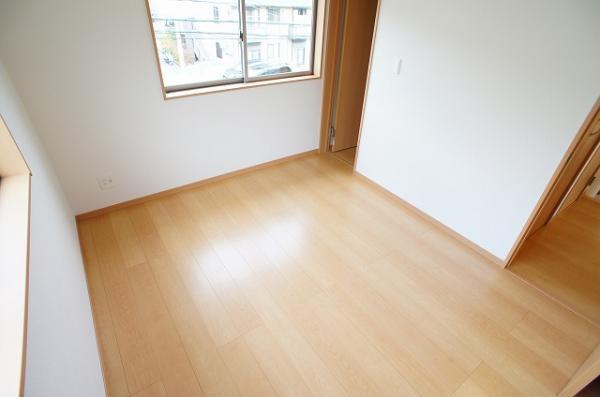 Non-living room. All rooms are two-sided lighting + is with storage.