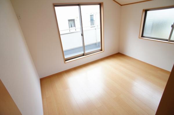 Non-living room. All rooms are two-sided lighting + is with storage.