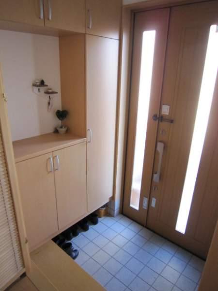 Entrance. There is a lot of storage