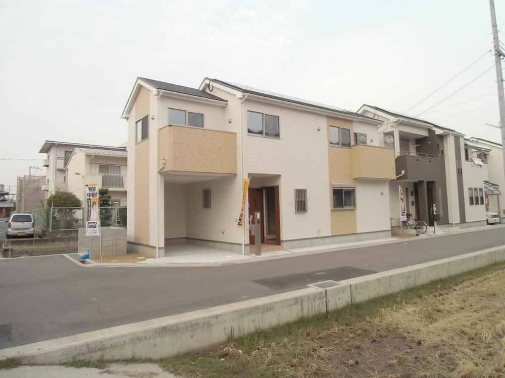 Local appearance photo. Local (11 May 2013) Shooting