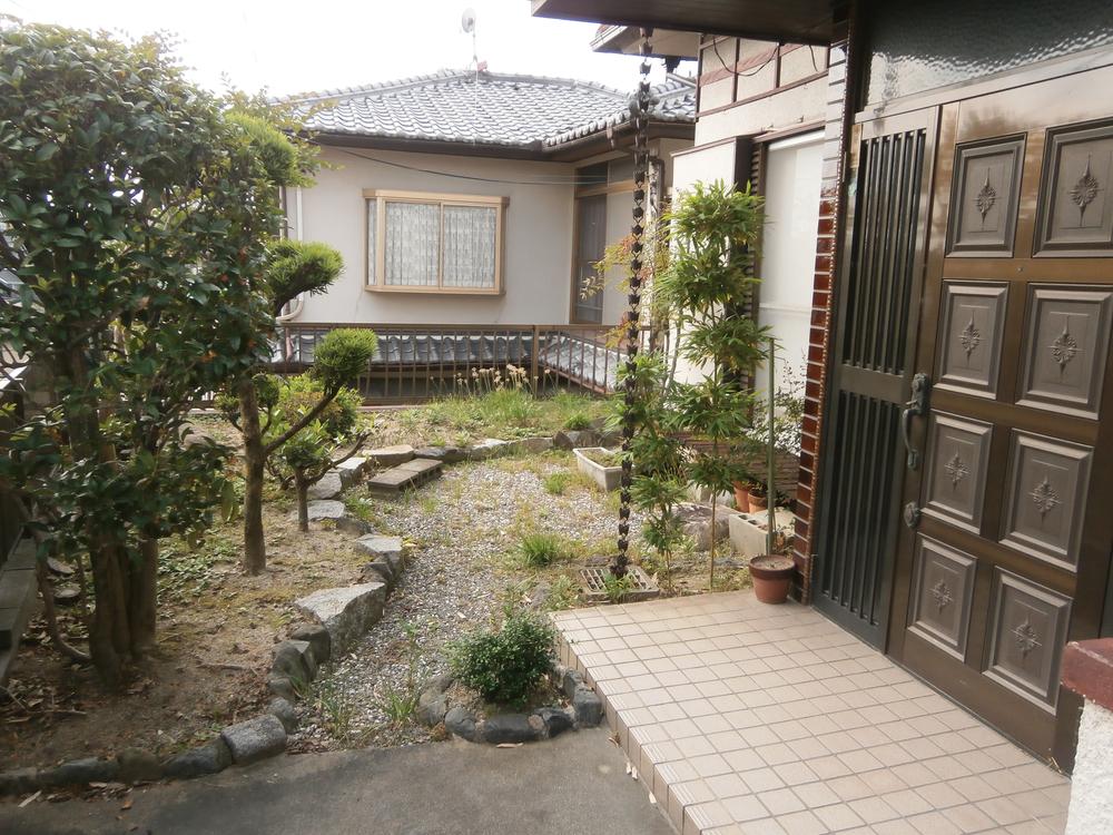 Local appearance photo. Local (11 May 2013) Shooting