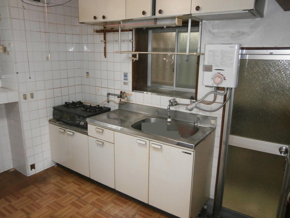 Kitchen. Indoor (11 May 2013) Shooting