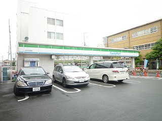 Convenience store. 300m to a convenience store (convenience store)