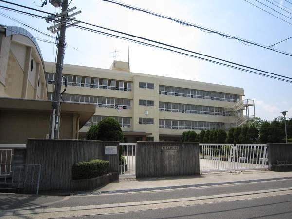 Junior high school. Xiling 1400m walk about 18 minutes until junior high school